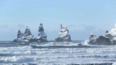 Vik, kışın South Iceland üç pinnacles