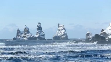 Vik, kışın South Iceland üç pinnacles