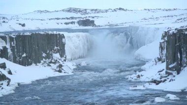 Şelale Selfoss kışın, İzlanda
