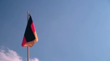 Almanya bayrağı kaldırma