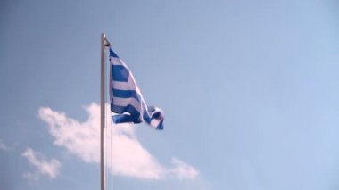 Yunanistan bayrağı kaldırma