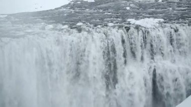 Şelale Dettifoss kışın, İzlanda