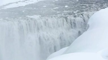 Şelale Dettifoss kışın, İzlanda