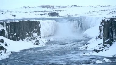 Şelale Selfoss kışın, İzlanda