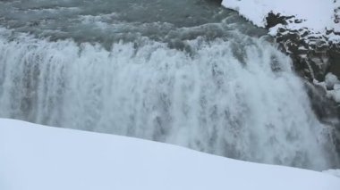 Kışın şelale Gullfoss