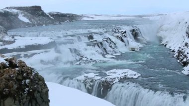 Kışın şelale Gullfoss
