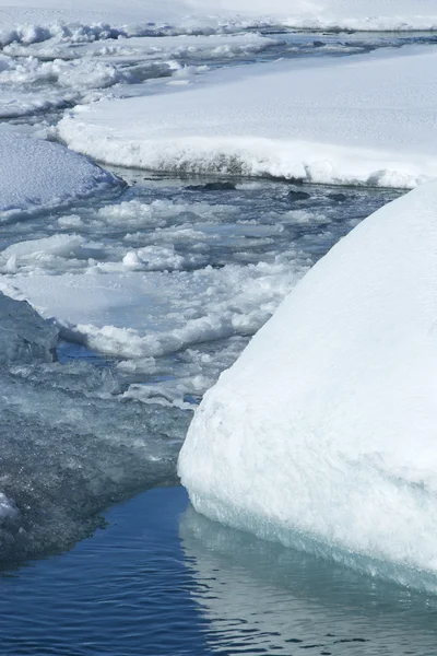 Bloki lodu na lodowiec laguny Jokulsarlon, Islandia — Zdjęcie stockowe