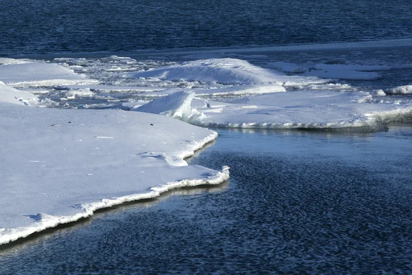 Ice floes at glacier lagoon Jokulsarlon, Iceland — Stock Photo, Image