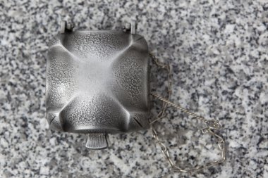 Mezar, kutsal su deniz hayvanı kabuğu