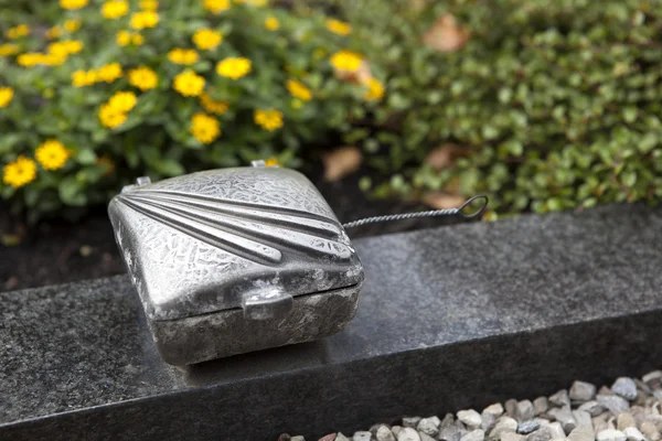 Holy water shell at the grave — Stock Photo, Image