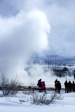 Strokkur, İzlanda'daki Şofben erruption ziyaretçi