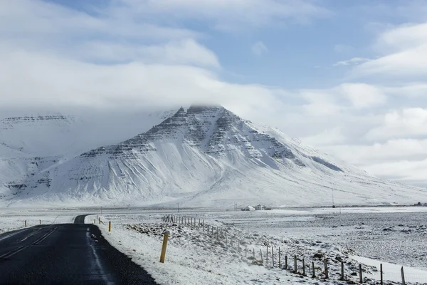 Zasněžené silnice v zimě — Stock fotografie