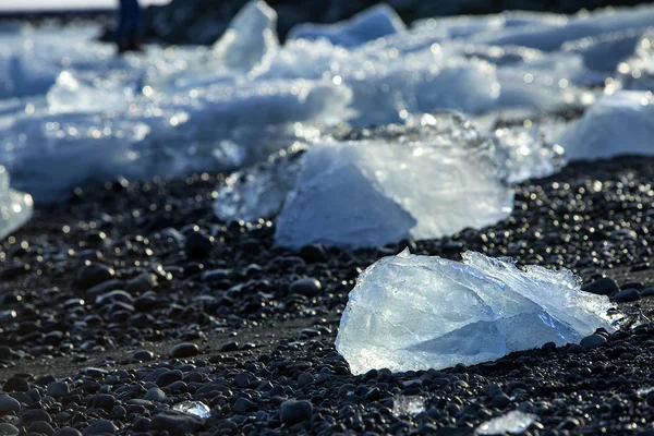 Blocchi di ghiaccio nella laguna del ghiacciaio Jokulsarlon, Islanda — Foto Stock