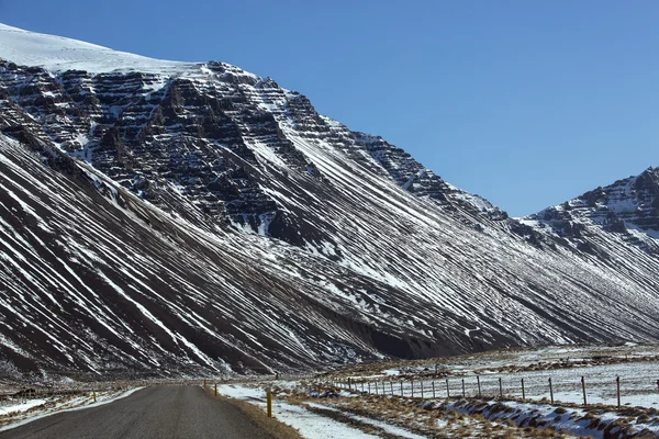Περιφερειακή Οδός στην Ισλανδία, άνοιξη — Φωτογραφία Αρχείου