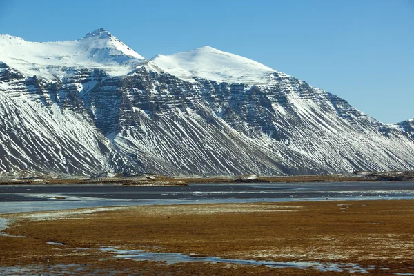 Imponerande vulkanen bergslandskap i Island — Stockfoto