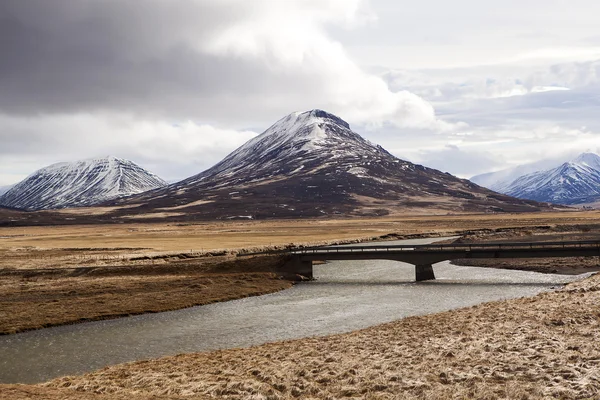 Impressionante paisagem de montanha vulcânica na Islândia — Fotografia de Stock