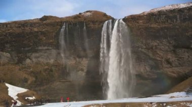 Şelale Seljalandsfoss İzlanda'daki turist Timelapse