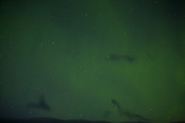 Kuzey ışıkları ile İzlanda parlak yıldızlar