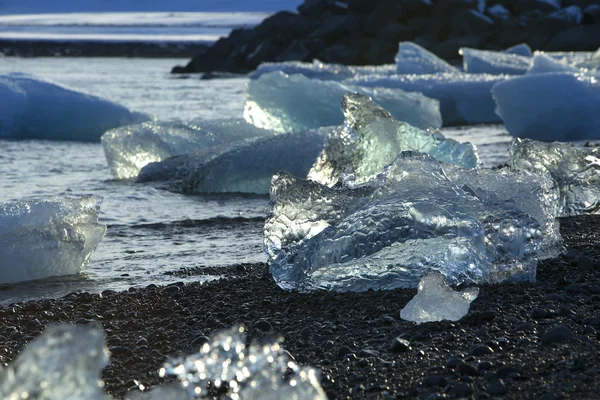 Blocos de gelo na lagoa do glaciar Jokulsarlon, Islândia — Fotografia de Stock