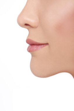 Güzel bir genç kadının profili