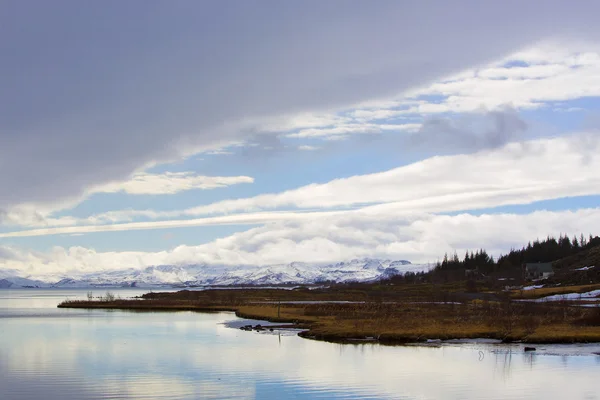Thingvellir з Pingvallavatn озеро в Ісландії — стокове фото
