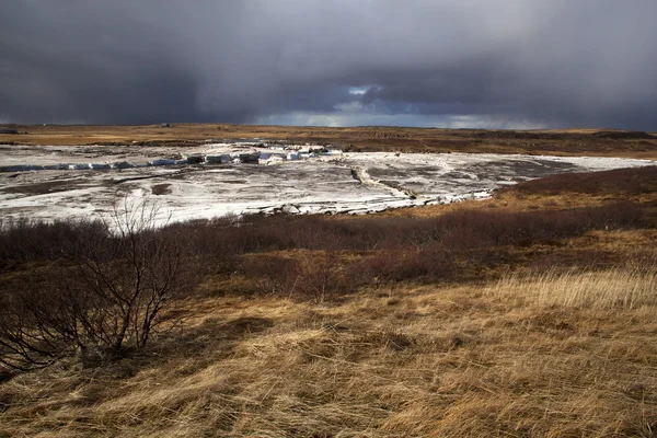 Na brzegu rzeki, Islandia topniejącego lodu — Zdjęcie stockowe