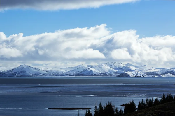 与在冰岛湖 Pingvallavatn 辛格韦德利 — 图库照片