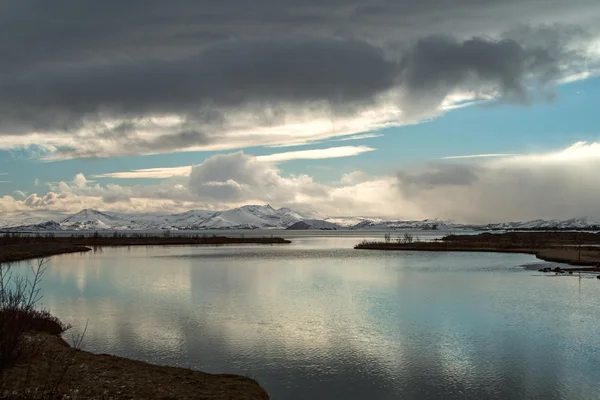 Þingvellir med sjön Pingvallavatn på Island — Stockfoto