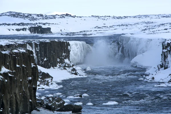 在冰岛，瀑布塞尔福斯冬季 — 图库照片