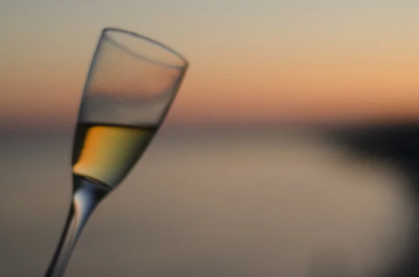 Bicchiere di champagne al tramonto — Foto Stock