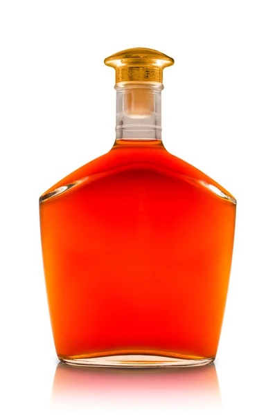 Cognac i en genomskinlig flaska med guld mössa Stockfoto