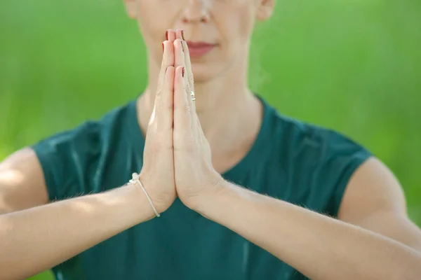 Mujer Elementos Meditación Yoga Cerca — Foto de Stock