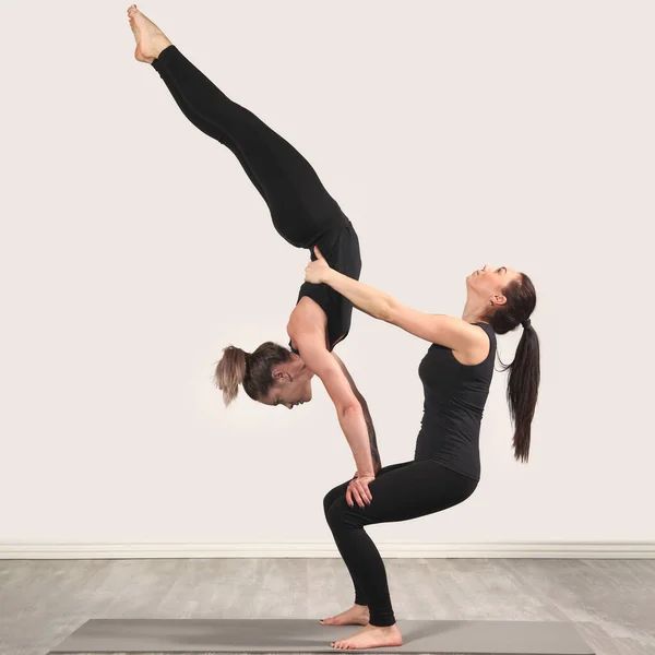 Two Slim Woman Doing Yoga Indoors — Stock Photo, Image