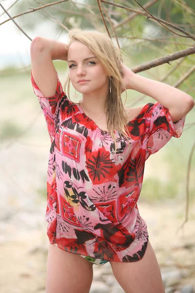 Young Woman Summer Beach — Stock Photo, Image