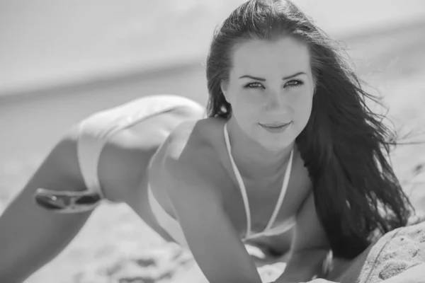 Giovane Donna Con Corpo Sportivo Bikini — Foto Stock