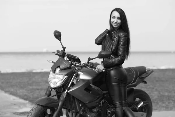 Giovane Ragazza Una Moto Estate — Foto Stock