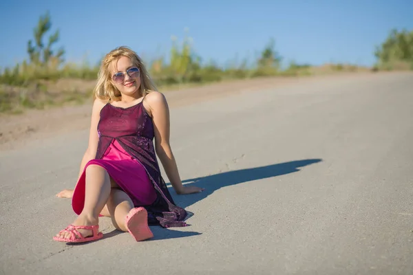 Schöne Sexy Junge Frau Genießt Den Sommer Freien — Stockfoto