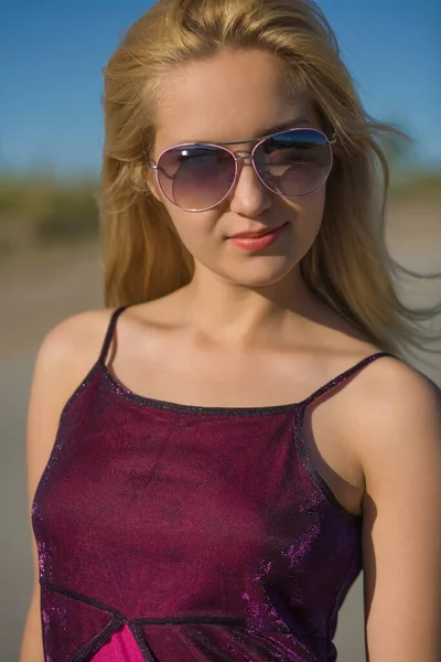 Krásná Sexy Mladá Žena Těší Letní Venku — Stock fotografie