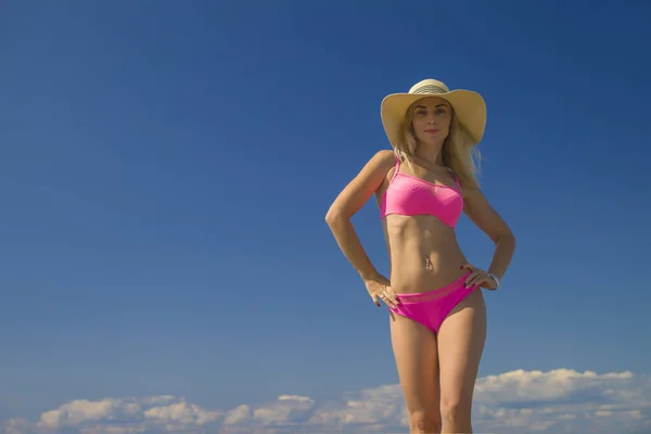 Piękna Dziewczyna Seksownym Bikini Plaży — Zdjęcie stockowe