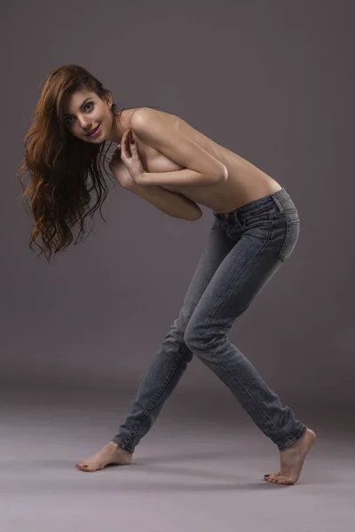 Mulher Moda Jovem Com Corpo Magro Jeans — Fotografia de Stock