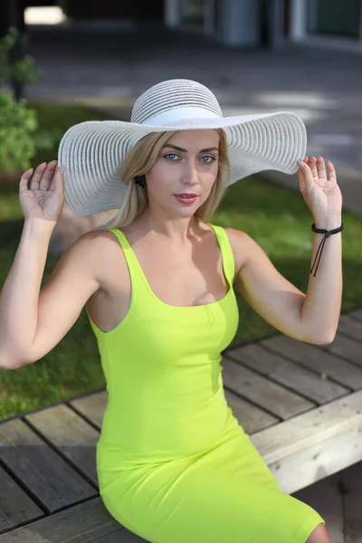 Young Girl Dressed Dress Summer Hat — Stock Photo, Image