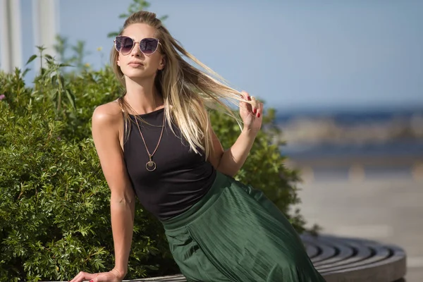 Ung Sexig Smal Kvinna Poserar Kläder — Stockfoto