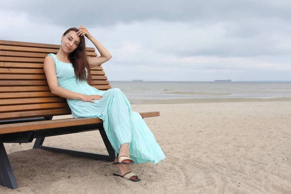 Mooie Sexy Jong Vrouw Genieten Zomer Buiten — Stockfoto