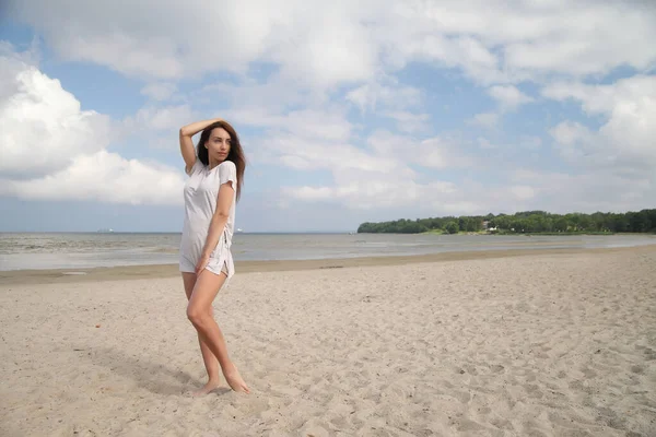 Mooie Sexy Jong Vrouw Genieten Zomer Buiten — Stockfoto