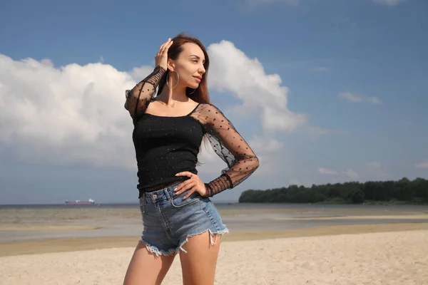 Mooie Sexy Jong Vrouw Genieten Zomer Buiten — Stockfoto