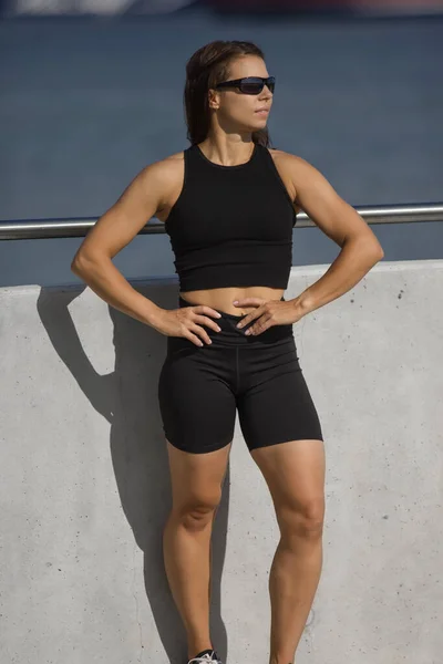 Hermosa Joven Ropa Deportiva Ejerciendo Aire Libre — Foto de Stock