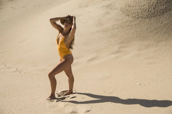 Young Sporty Woman Swimsuit Sand — Stock Photo, Image