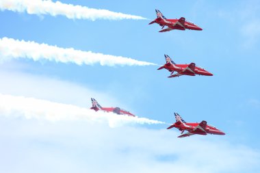 raf hava gösterisinde tallinn, Estonya - 23 Temmuz. Kraliyet Hava Kuvvetleri Kırmızı oklar raf air show tallin olay, 23 Temmuz 2013