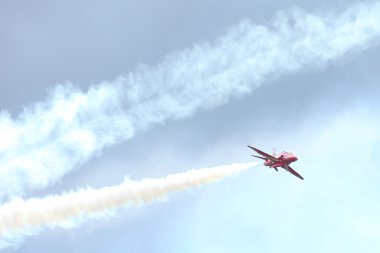 raf hava gösterisinde tallinn, Estonya - 23 Temmuz. Kraliyet Hava Kuvvetleri Kırmızı oklar raf air show tallin olay, 23 Temmuz 2013