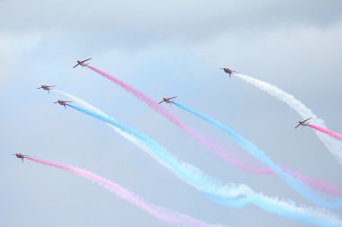 raf hava gösterisinde tallinn, Estonya - 23 Temmuz. Kraliyet Hava Kuvvetleri Kırmızı oklar raf air show tallin olay, 23 Temmuz 2013